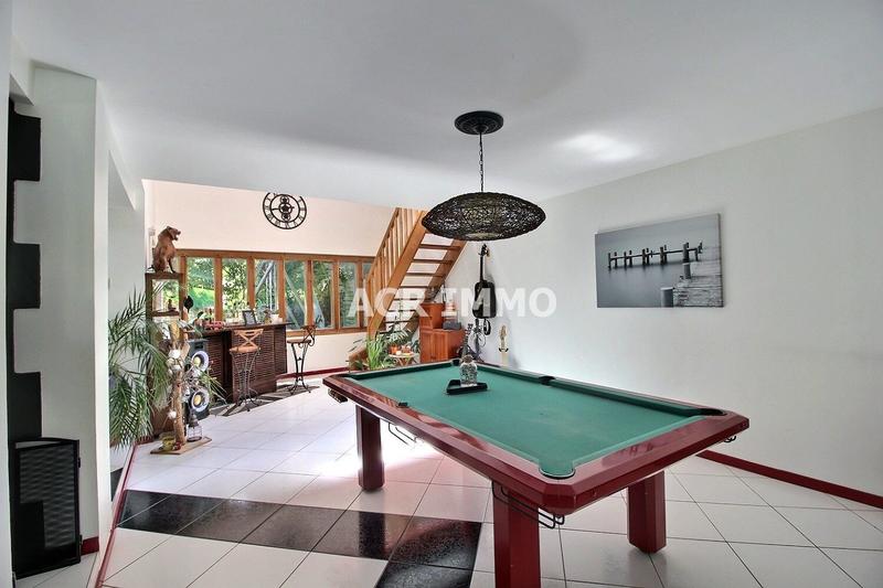 Maison - 254 m² - 9 pièces