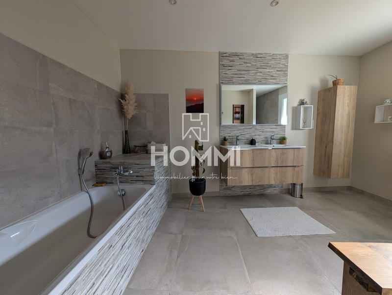 Maison - 253 m² - 8 pièces