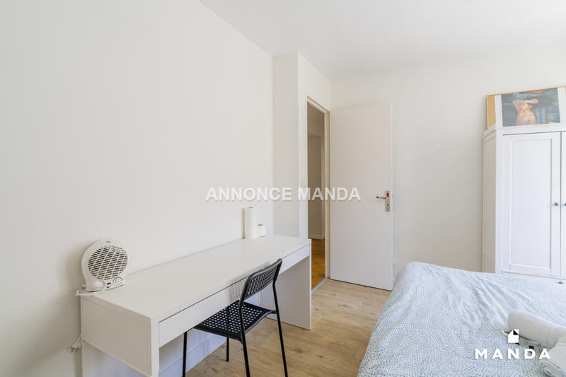 Chambre - 11 m² - 5 pièces
