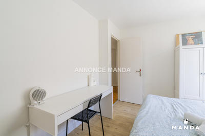 Chambre - 11 m² - 5 pièces