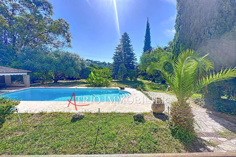 Maison - 230 m² - 8 pièces