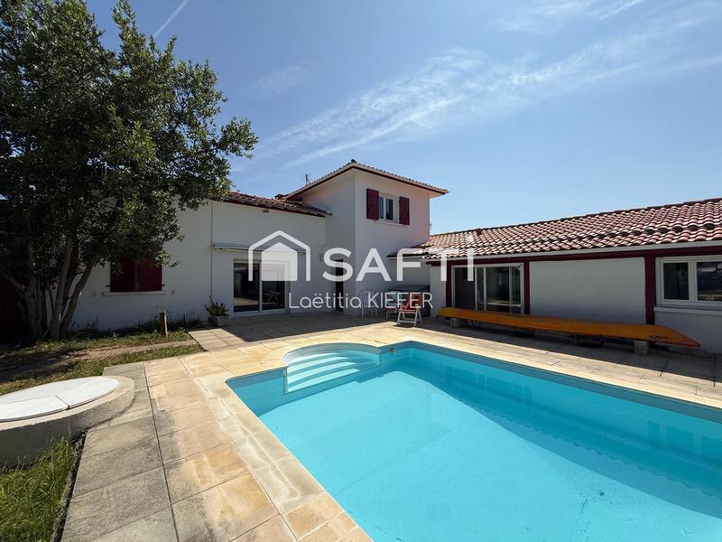 Maison - 198 m² - 10 pièces