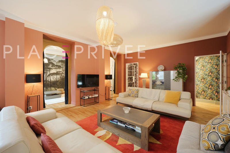 Maison - 218 m² - 8 pièces