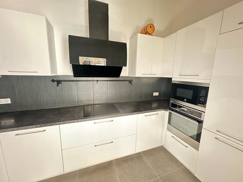 Maison - 300 m² - 8 pièces