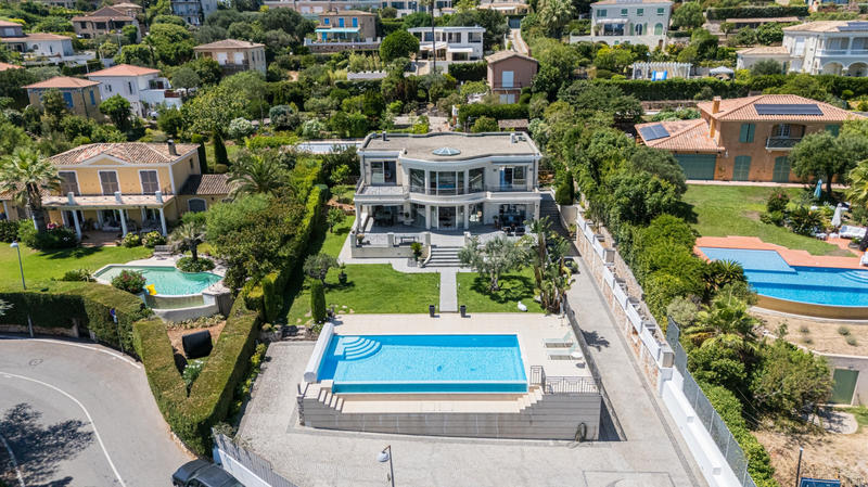 Maison - 350 m² - 7 pièces