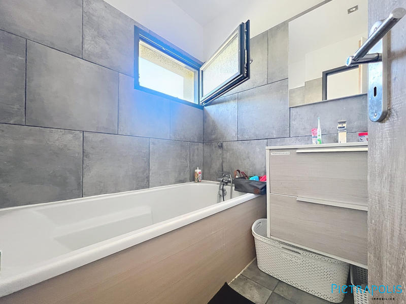 Maison traditionnelle - 105 m² - 4 pièces