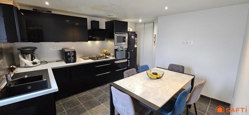 Maison - 90 m² - 5 pièces