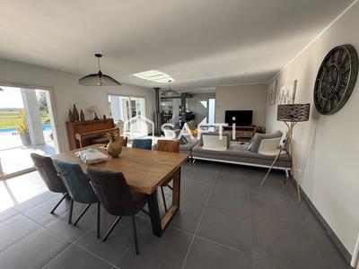 Maison - 170 m² - 5 pièces