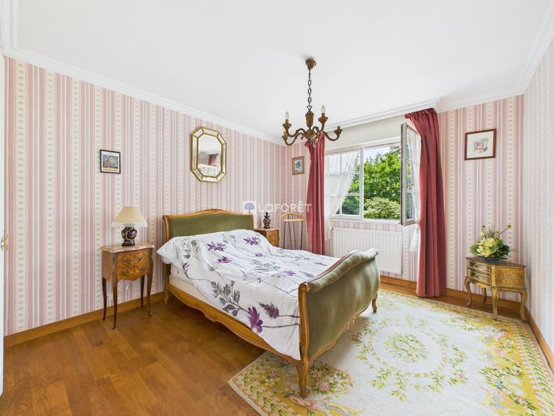 Maison traditionnelle - 215 m² - 9 pièces