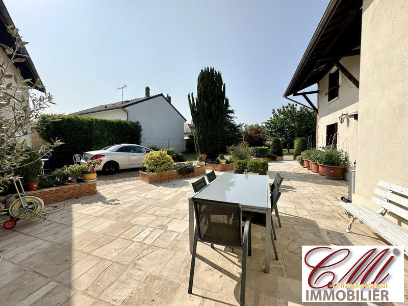 Maison - 220 m² - 9 pièces