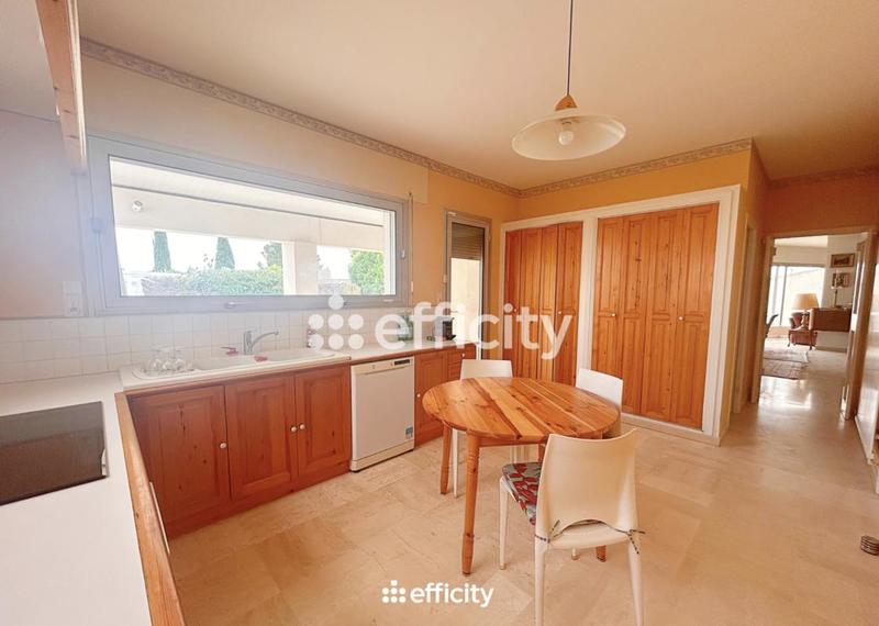 Maison - 280 m² - 9 pièces