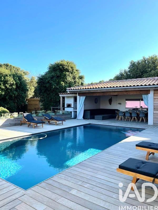 Maison - 295 m² - 11 pièces