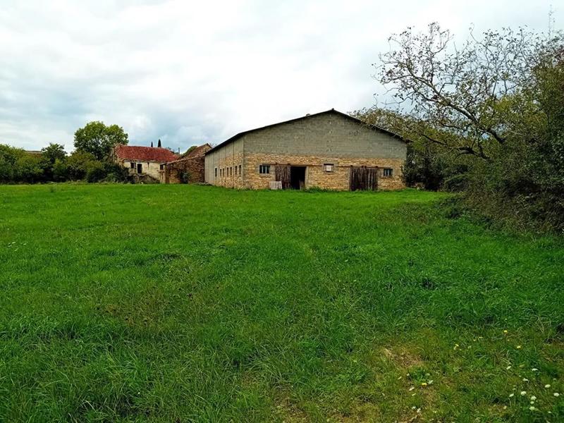 Maison - 740 m² - 3 pièces