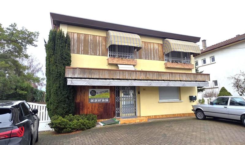 Maison - 303 m² - 10 pièces