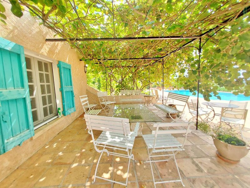 Maison - 260 m² - 10 pièces