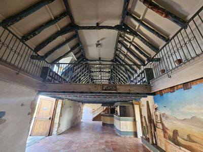 Maison - 2 135 m² - 52 pièces