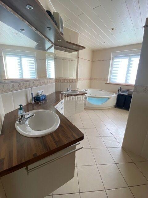 Maison - 210 m² - 6 pièces