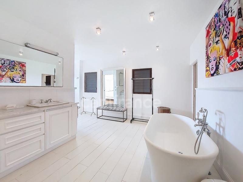 Propriété - 530 m² - 10 pièces