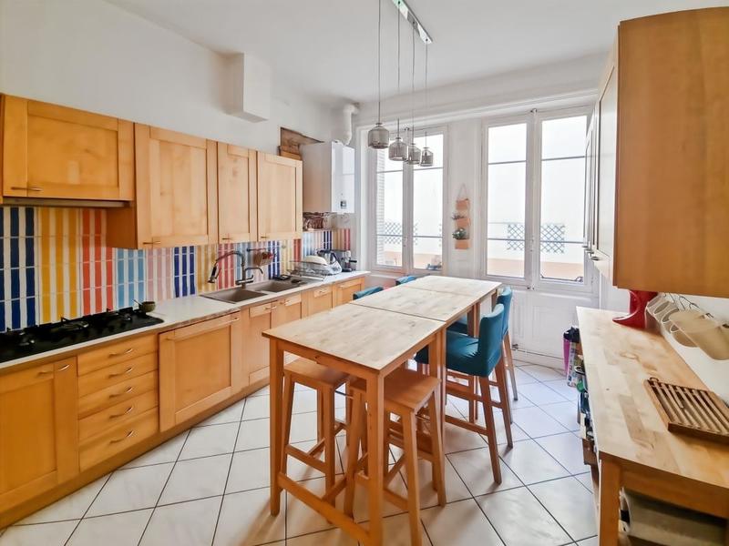 Appartement - 147 m² - 6 pièces