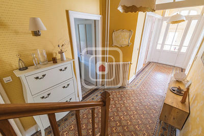 Maison - 217 m² - 8 pièces