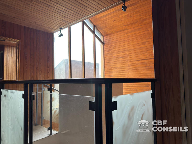 Maison - 229 m² - 7 pièces