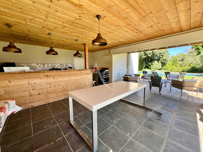 Maison - 277 m² - 6 pièces