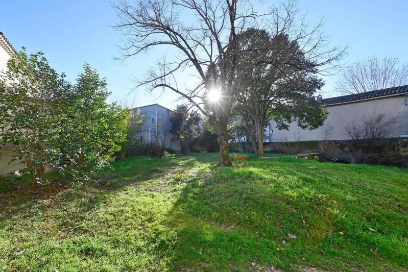 Maison - 250 m² - 7 pièces