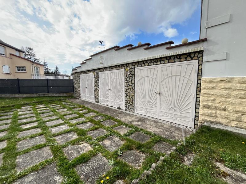 Maison - 210 m² - 9 pièces