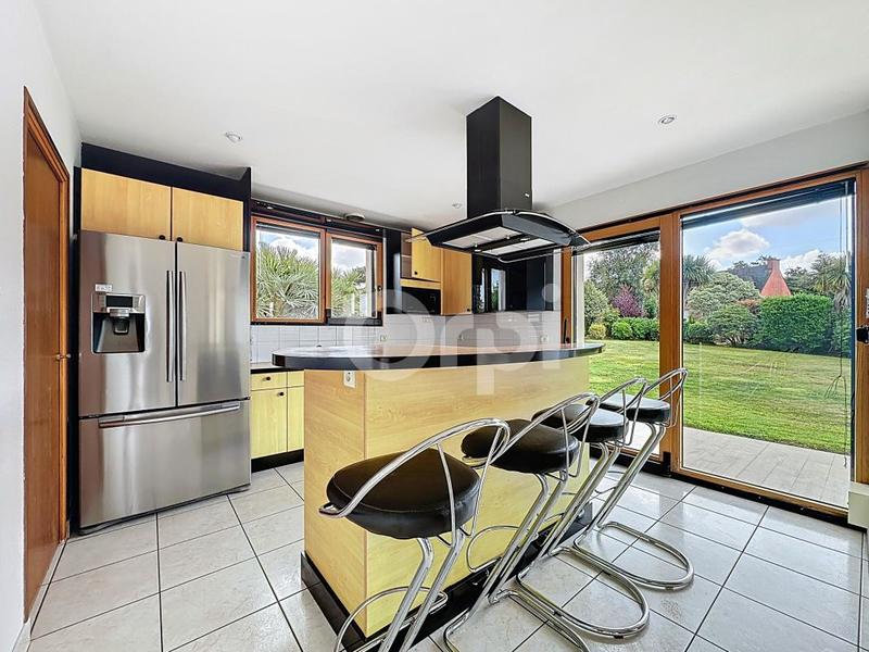 Propriété - 265 m² - 6 pièces