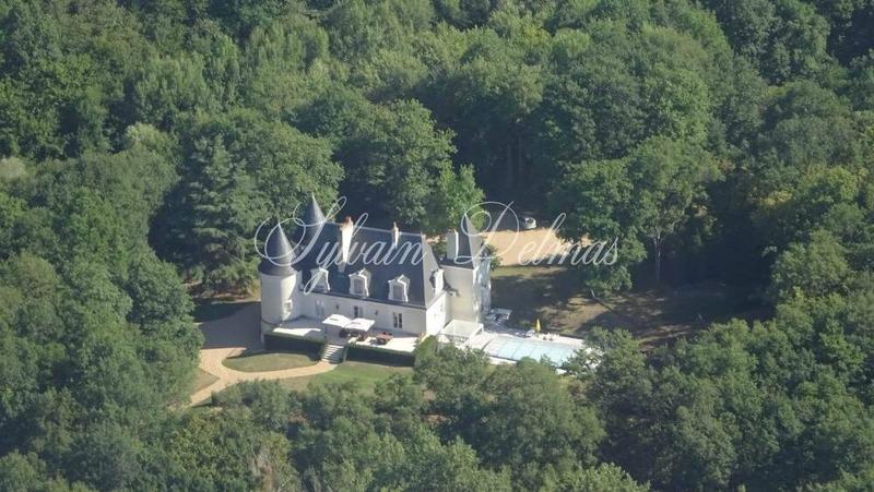 Maison - 680 m² - 16 pièces