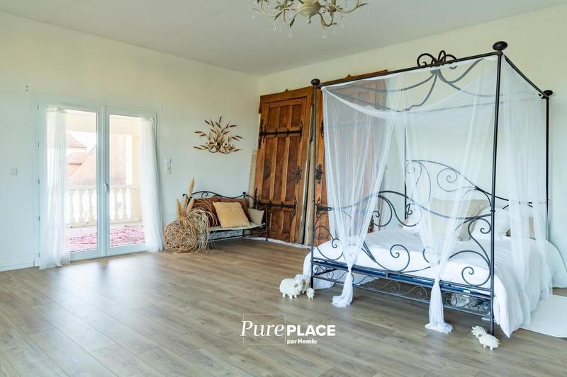 Demeure - 390 m² - 7 pièces