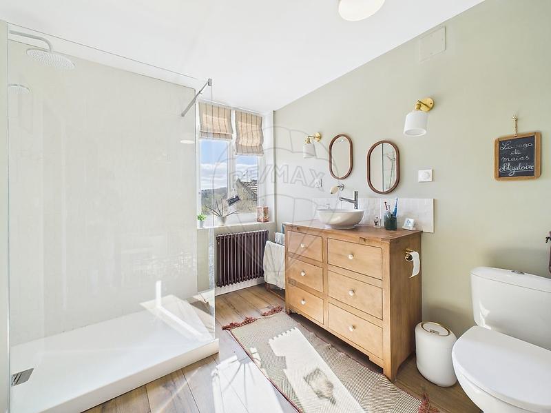 Maison - 270 m² - 7 pièces