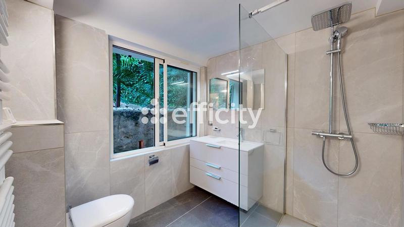 Maison - 260 m² - 7 pièces