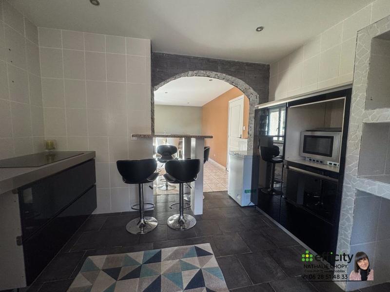 Maison - 250 m² - 12 pièces