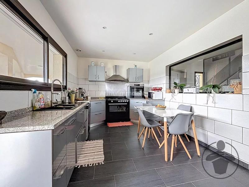 Maison - 170 m² - 6 pièces