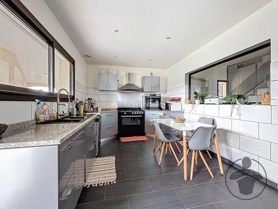 Maison - 170 m² - 6 pièces