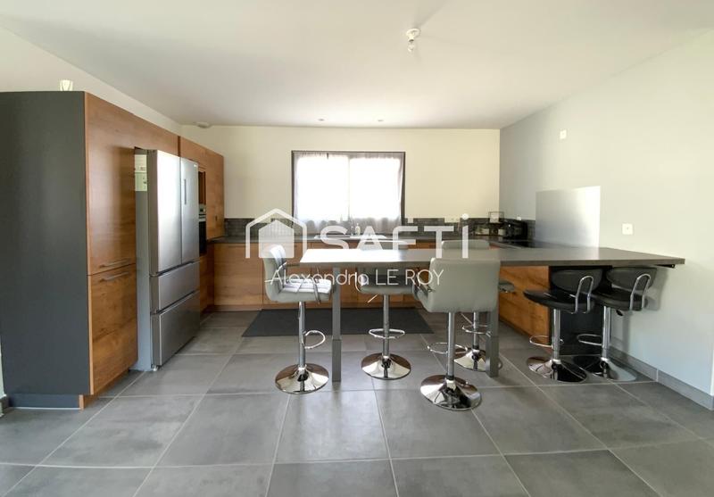 Maison - 223 m² - 9 pièces