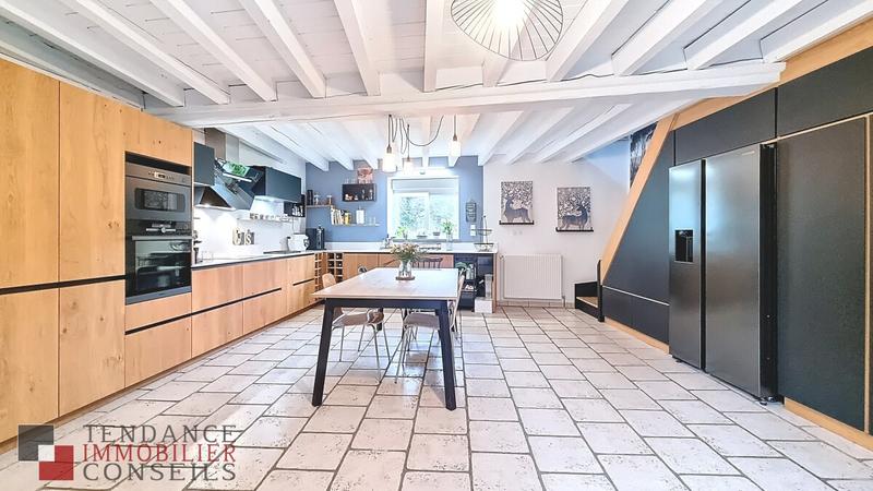 Maison - 220 m² - 9 pièces