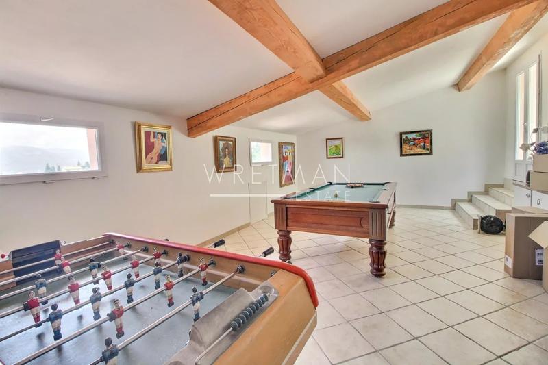 Maison - 256 m² - 8 pièces