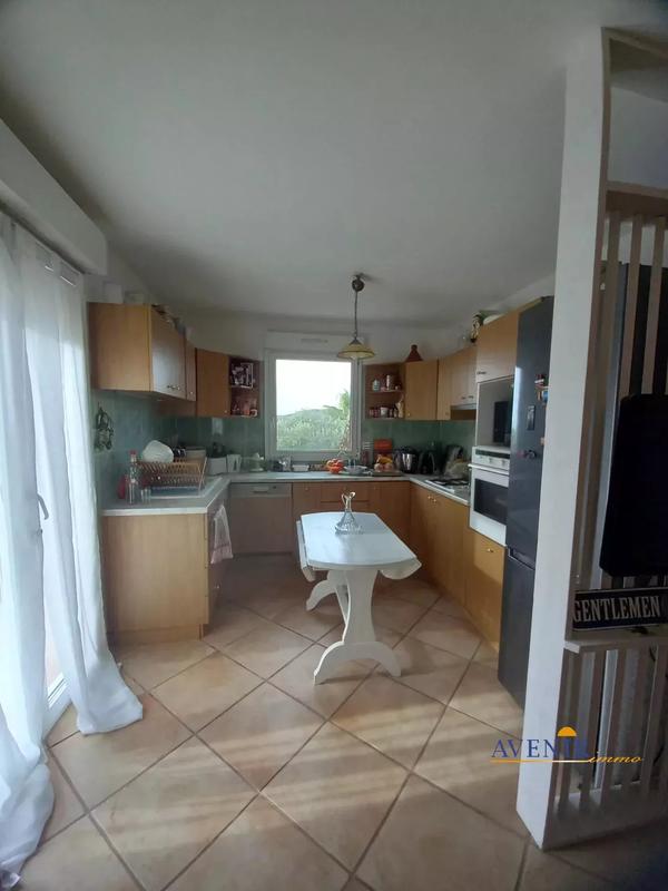 Magasins - 215 m² - 7 pièces