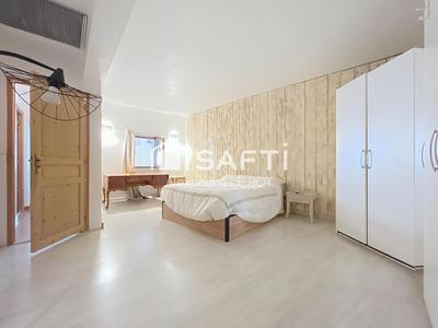 Maison - 180 m² - 11 pièces