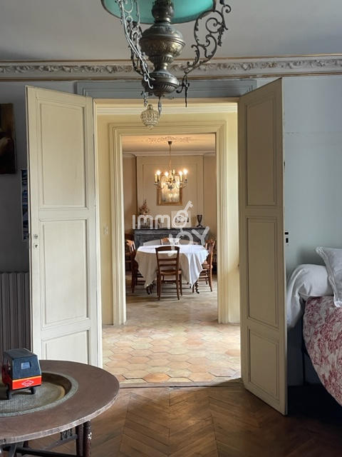 Propriété - 280 m² - 9 pièces