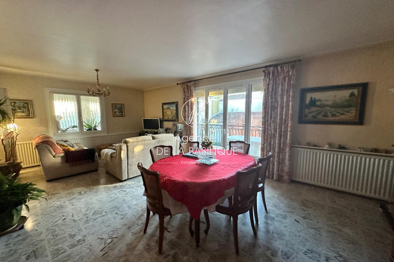 Maison - 200 m² - 6 pièces