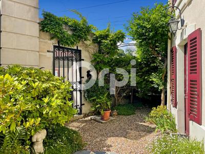 Maison - 203 m² - 7 pièces