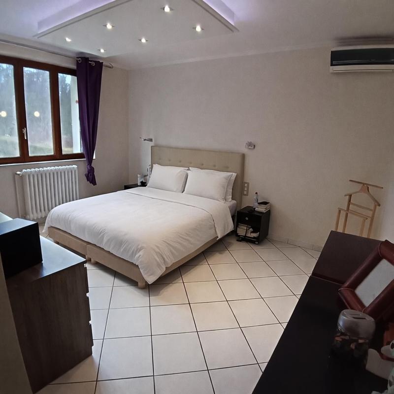 Maison - 333 m² - 12 pièces