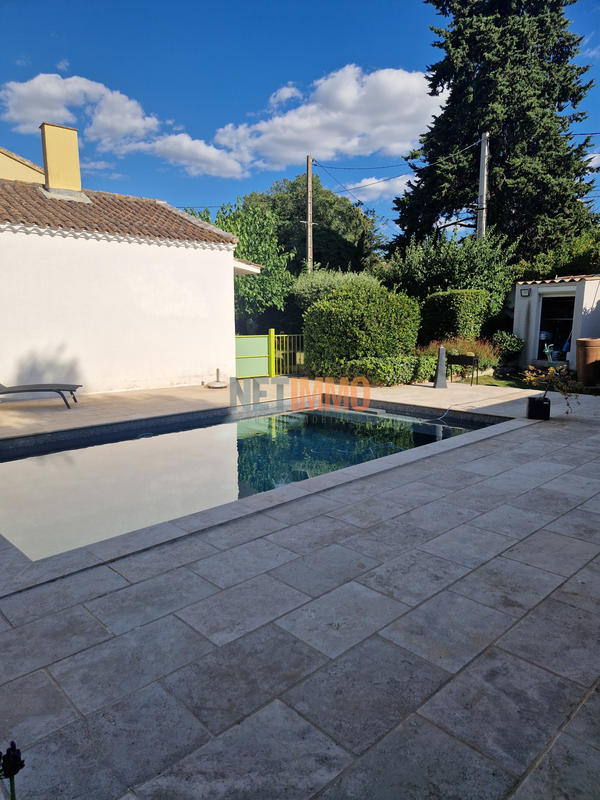 Propriété - 258 m² - 6 pièces