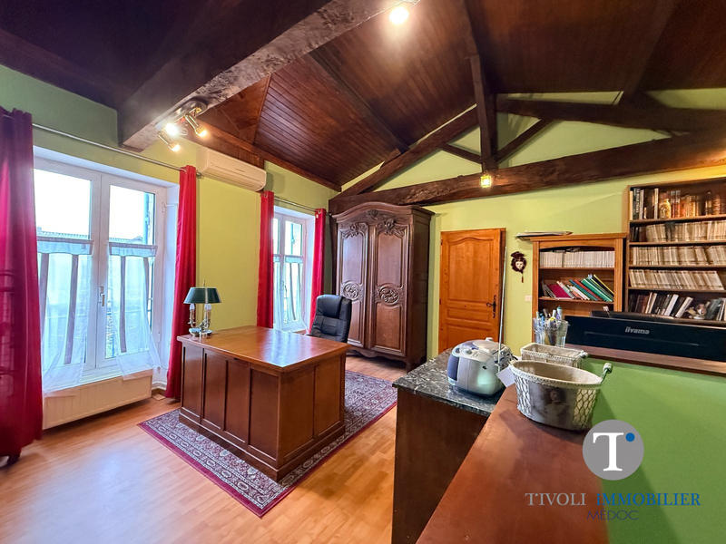 Maison - 225 m² - 9 pièces