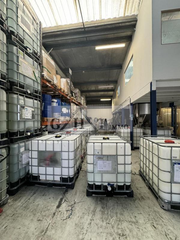 Entrepôt - 2 260 m²