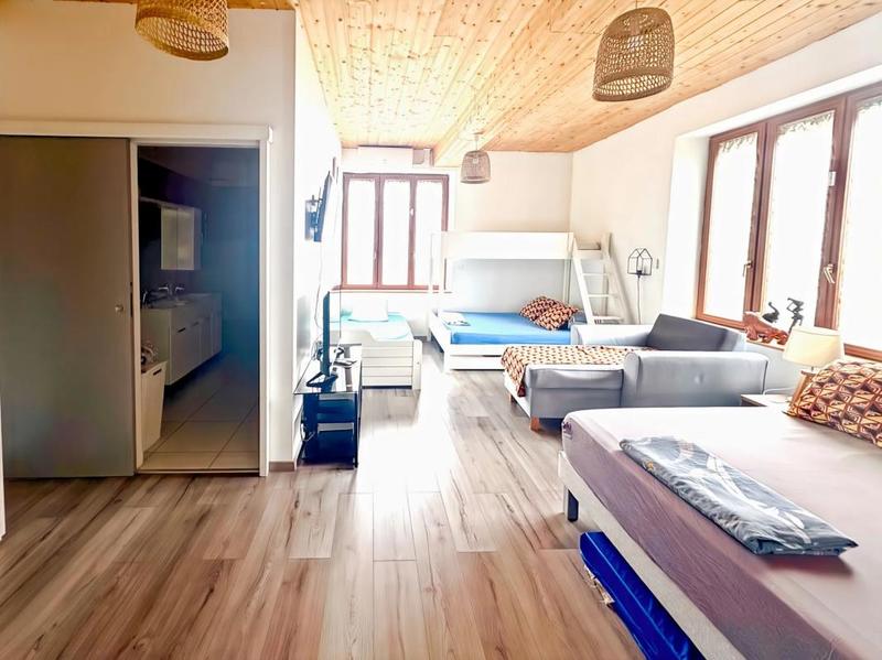 Maison - 235 m² - 10 pièces