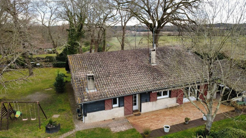 Maison - 230 m² - 8 pièces